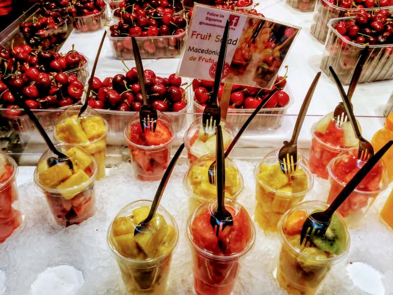 фрукты на рынке в Испании